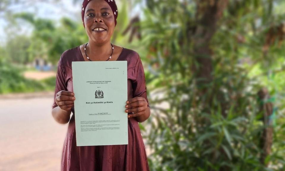 Asia Athumani is proudly showing her Customary Certificate of Right of Occupancy (CCRO). Photo: UN Women
